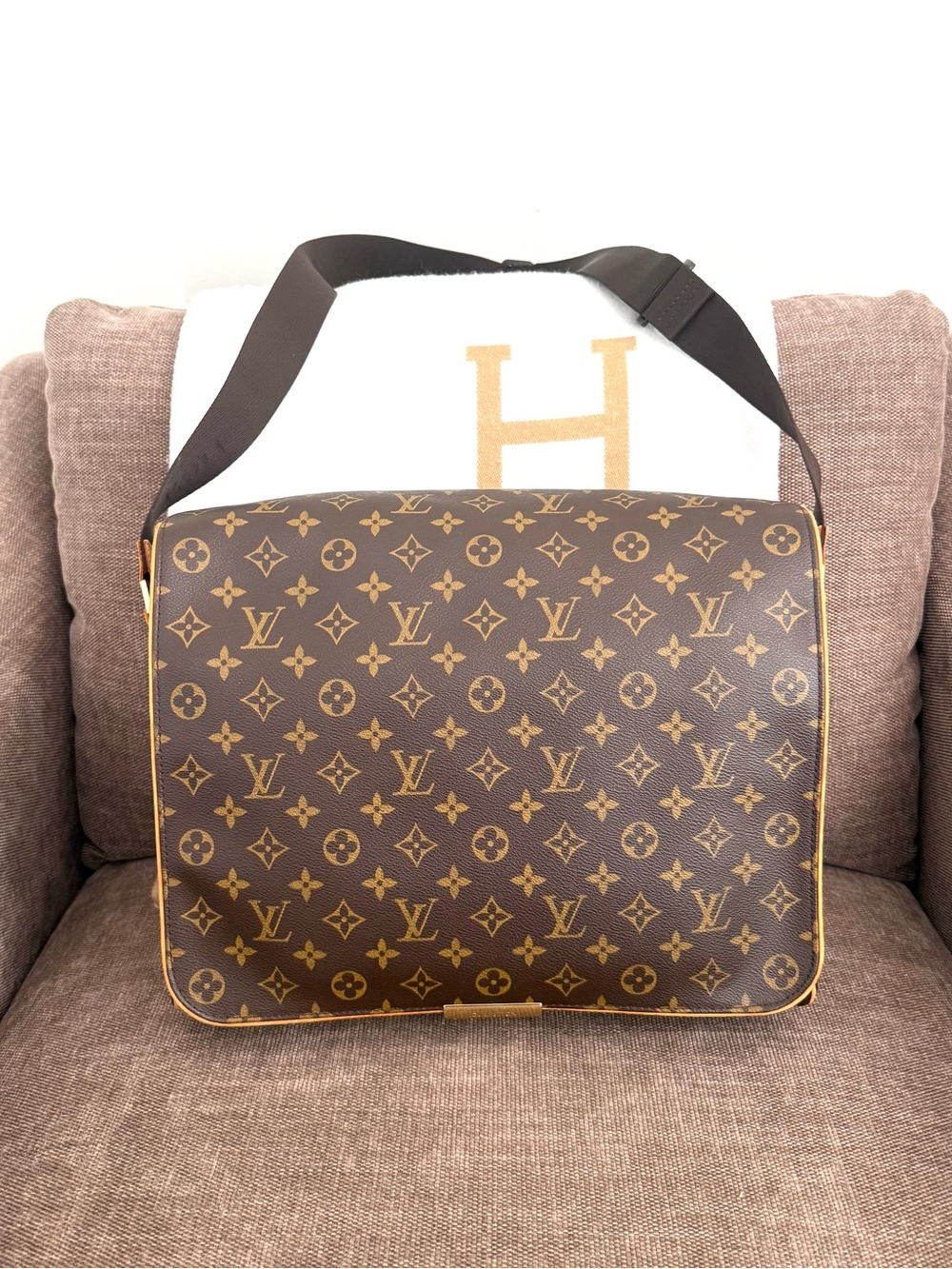 Authentic Louis Vuitton Abbesses Messenger Bag brown monogram canvas M45257 LV
